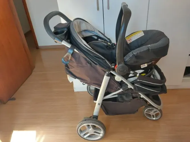 Carrinho e bebê conforto Graco Aire 3
