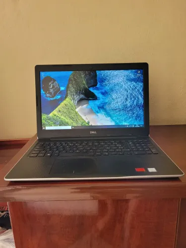 Notebook Dell i5 8 Geração 256GB 8GB de RAM Radeon 520