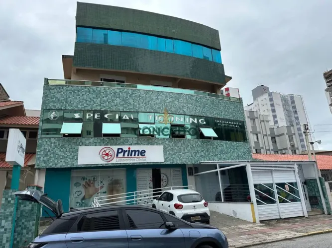 Sala Comercial com 130 metros para locação, Kobrasol - São José