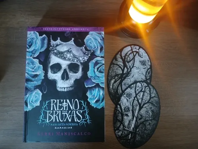 Livro Reino das Bruxas volume 2 darkside books