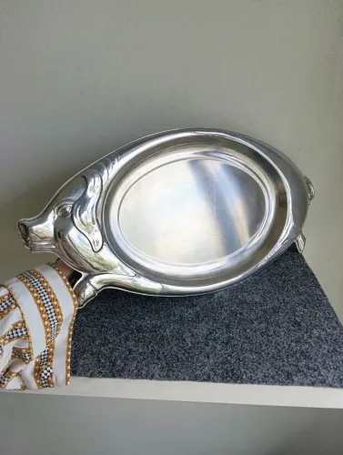 Bandeja antiga de porco 
