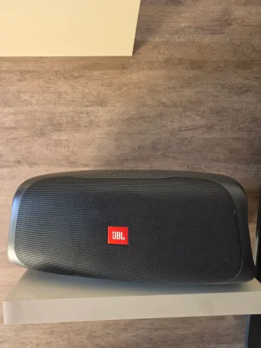 Caixa de Som JBL BassPro Go - Subwoofer Automotivo + Bluetooth Portátil
