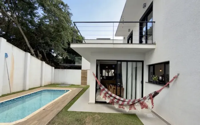 Casa para locação em condomínio de alto padrão, com 3 quartos, lazer completo e segurança