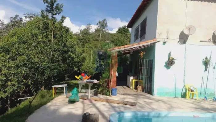 Chácara com Piscina e 4 Dormitórios à Venda em Jacareí