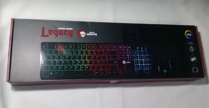 Conjunto de teclado RGB, mouse RGB e mousepad.