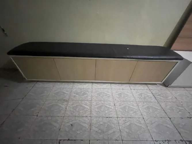Armario que tambem é banco para loja 