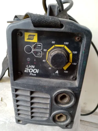 Máquina de solda ESAB monofásica inversora