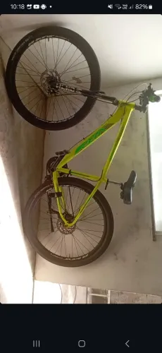Vendo bike aro 29 na cor amarelo néon.