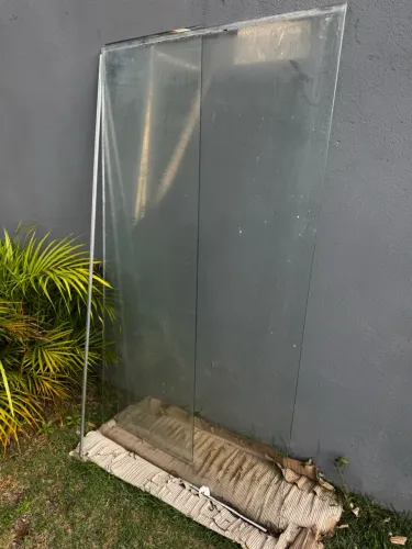 Vendo dois vidros Blindex para box de banheiro 