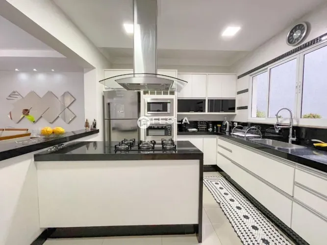 Casa à venda e para alugar em Americana, Jardim Boer I, com 3 suítes, com 240 m²