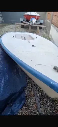 Veleiro laser (somente o casco)