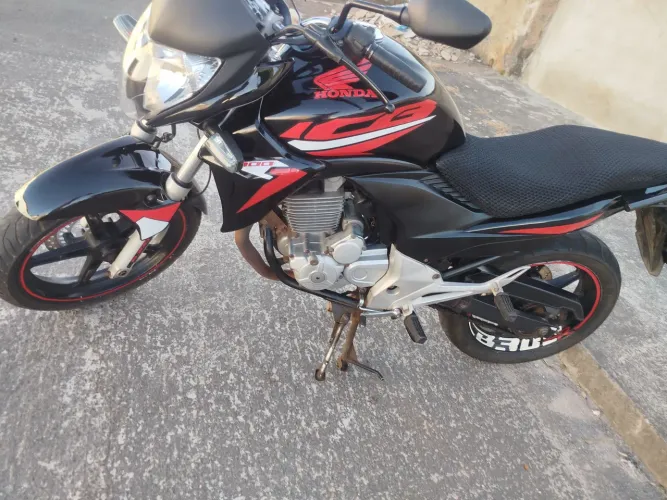 Vendo uma CB 300 2013