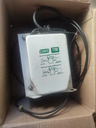 Vende _se um transformador de ar condicionado funcionando perfeitamente peso 15 kilos