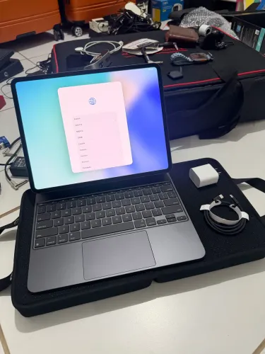 Apple iPad Pro M5 256gb 13 polegadas WI-FI com Apple keyboard
