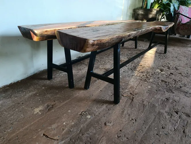 Banco rústico de madeira maciça