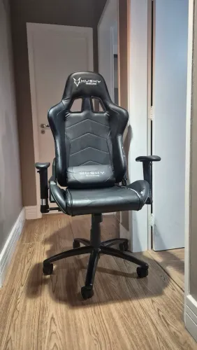 Cadeira gamer Husky Gaming Storm reclinável com descanso de braço 2d