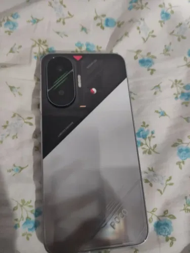 Poco f7 xiaomi 12ram + 512 interna