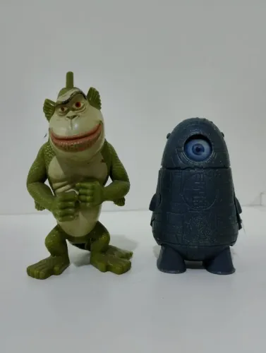 Coleção _ miniaturas Monstros vs Aliens