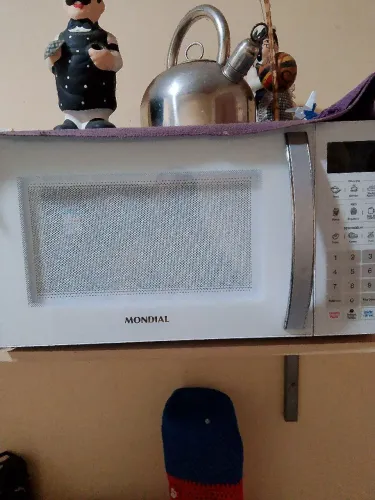 Microondas 34 litros semi-novo mondial