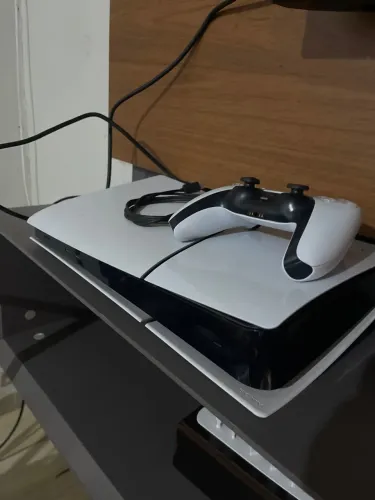 Vendo ps5 slim digital 1b