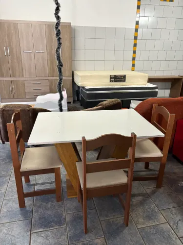 Mesa de jantar com 3 cadeiras