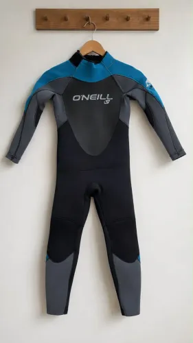 Roupa de neoprene O?Neill, tamanho 4, espessura 4/3 mm.