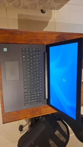 Notebook Lenovo V330-15IKB i5 8GB RAM SSD 512GB Tela 15,6"