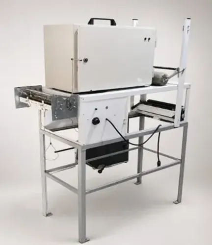 Maquina de fabricação de fraldas 