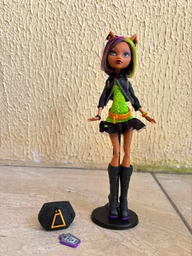 Vendo boneca clawdeen monster high