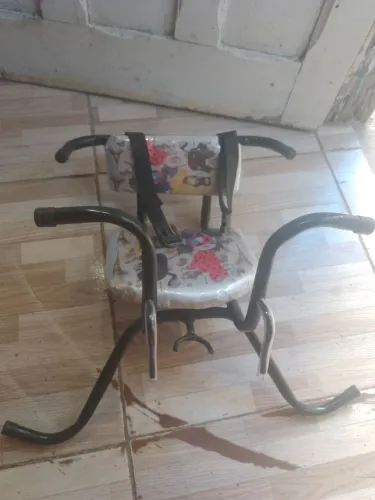 Cadeirinha de bicicleta bem conservada