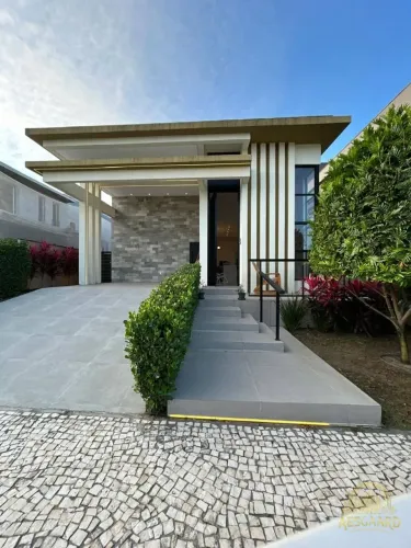 Casa à venda com 3 Suítes, piscina, 198 m² por R$ 2.300.000 - Condomínio Fechado com área