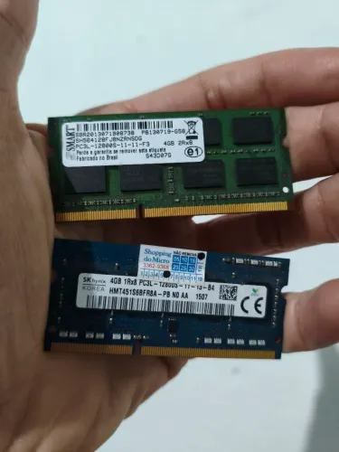 Par de memórias RAM para notebook, duas únidades de 4 GB. Marca Smart e SK Hynix.