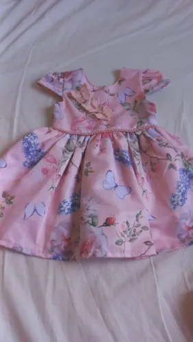 Vestindo infantil menina