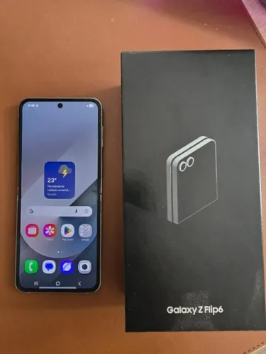 Samsung Galaxy Z Flip6 256GB Cinza - Compacto e Potente
