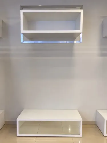 Gavetão espelhado/nicho cabideiro