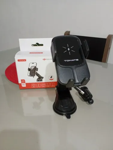 Suporte de celular pra carro com carregamento por indução.