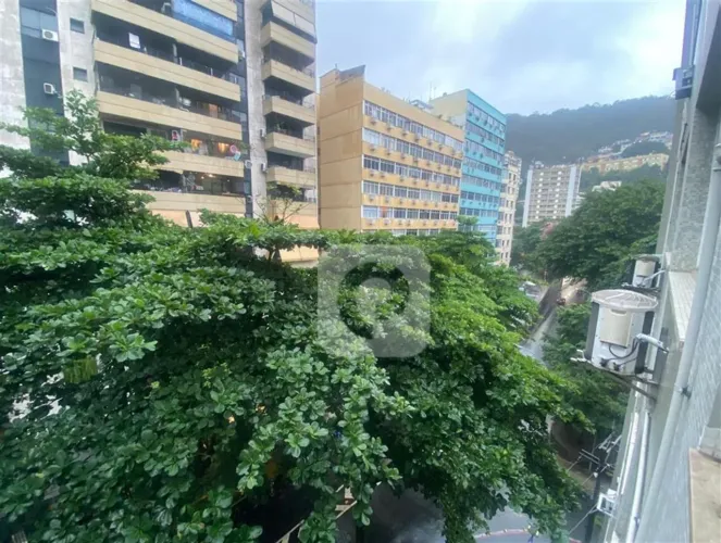 Apartamento studio, dividido em sala e 1 quarto. Próximo ao metrô Siqueira Campos.