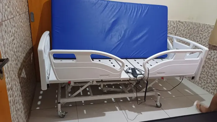 Cama hospitalar elétrica semi nova
