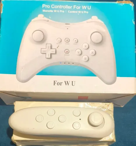 Controle Nintendo Wii U e Nintendo Wii.