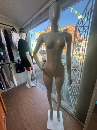 Manequim feminino 