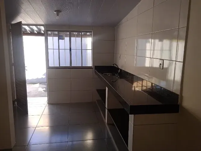 KITNET ESPAÇOSA - ÓTIMA LOCALIZAÇÃO