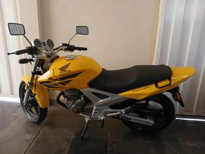 CBX Twister ano 2008 toda original 