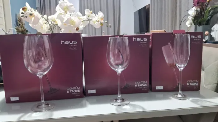 100 (quantidade) taças de vinho 