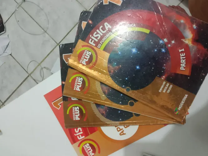 Livro de Física °1 Ano/EM. Moderna Plus, Parte I, II e III
