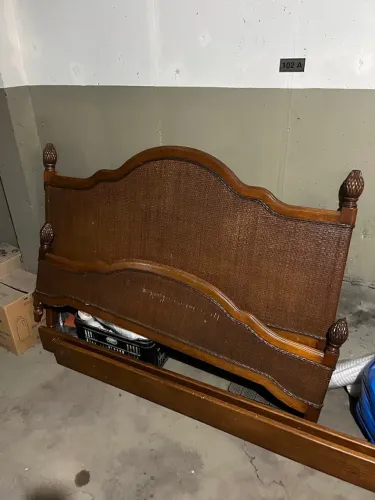 Cama de Casal Madeira com detalhes