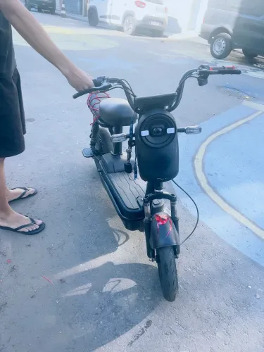 Scooter MU02 com pequenos detalhes 