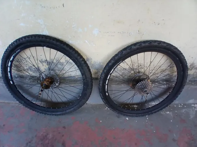Par pneus aro 26 