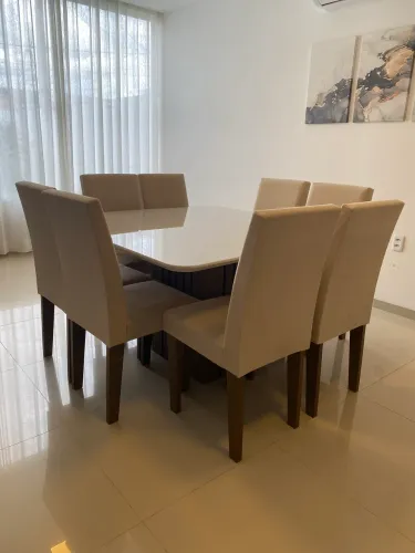 Mesa Off White laca com tampo em vidro + 8 cadeiras estofadas