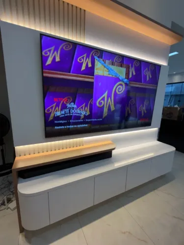 Soundbar Samsung HW-Q990D, com 11.1.4 canais, Dolby Atmos
