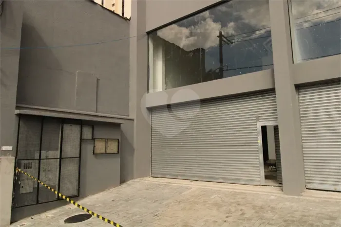 Ótimo ponto comercial em Santana .